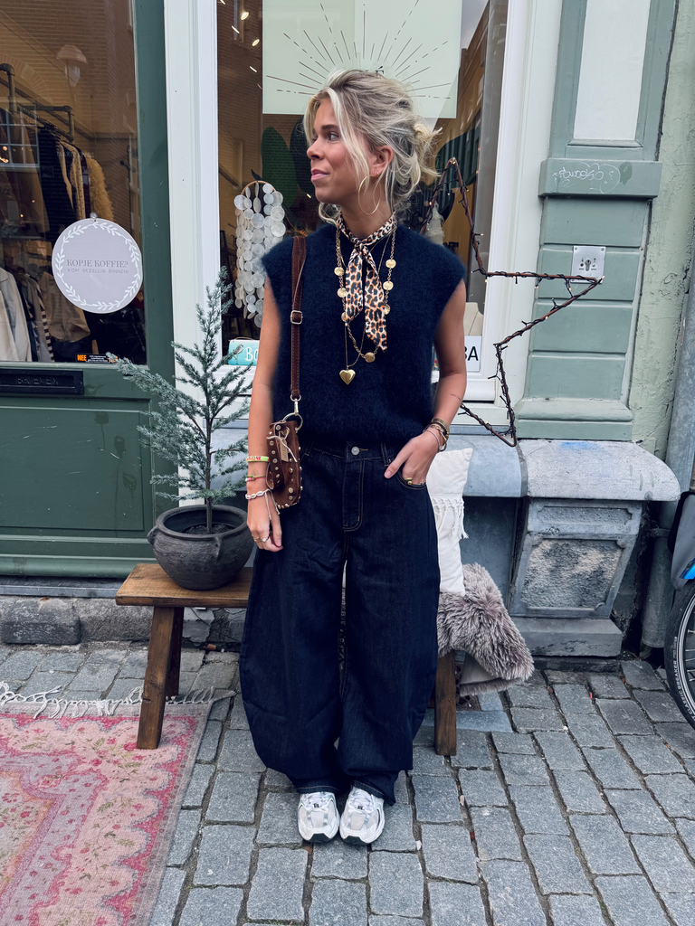 Dark blue balloon jeans