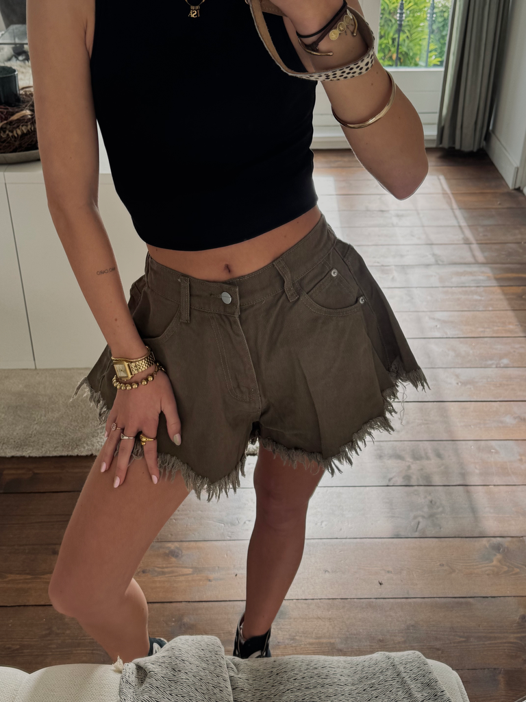 khaki short