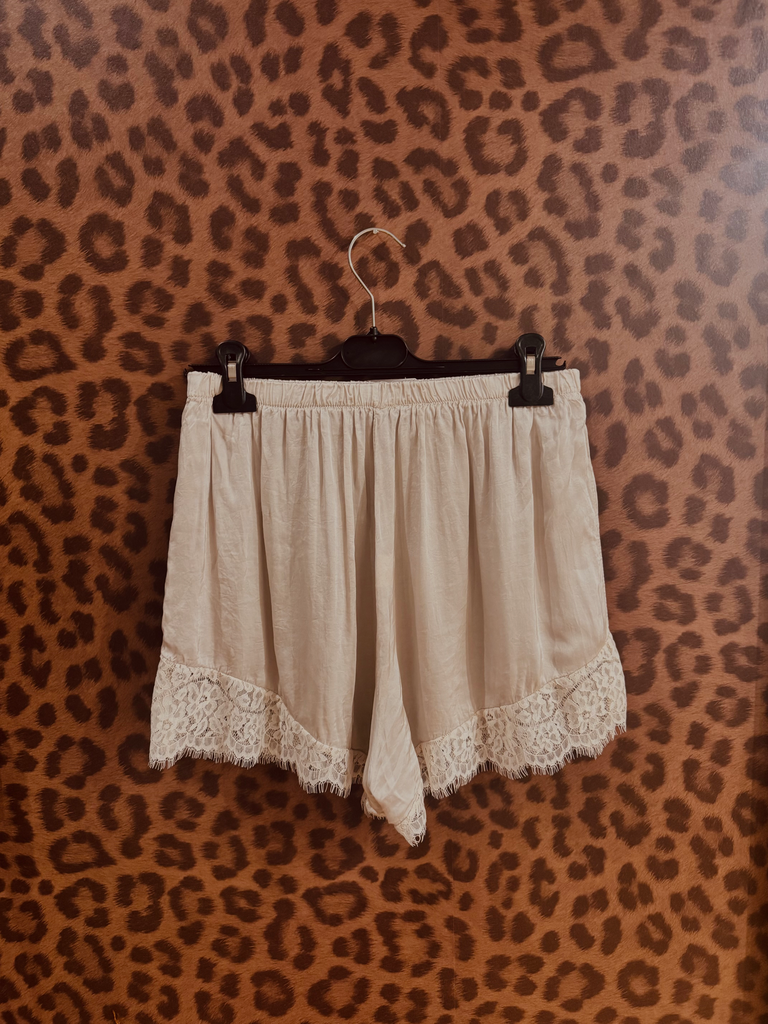 Lace short