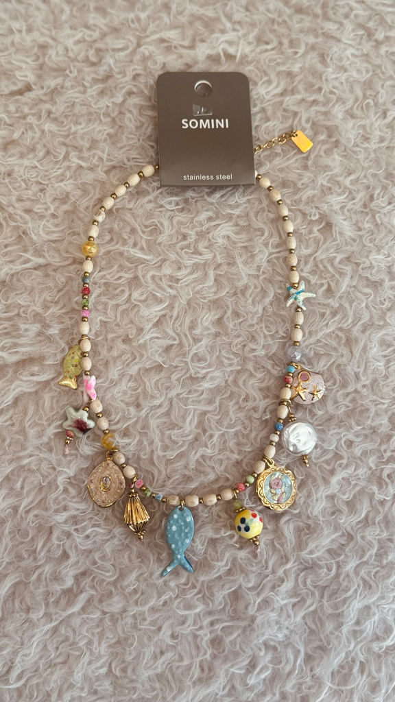 Coral club necklace