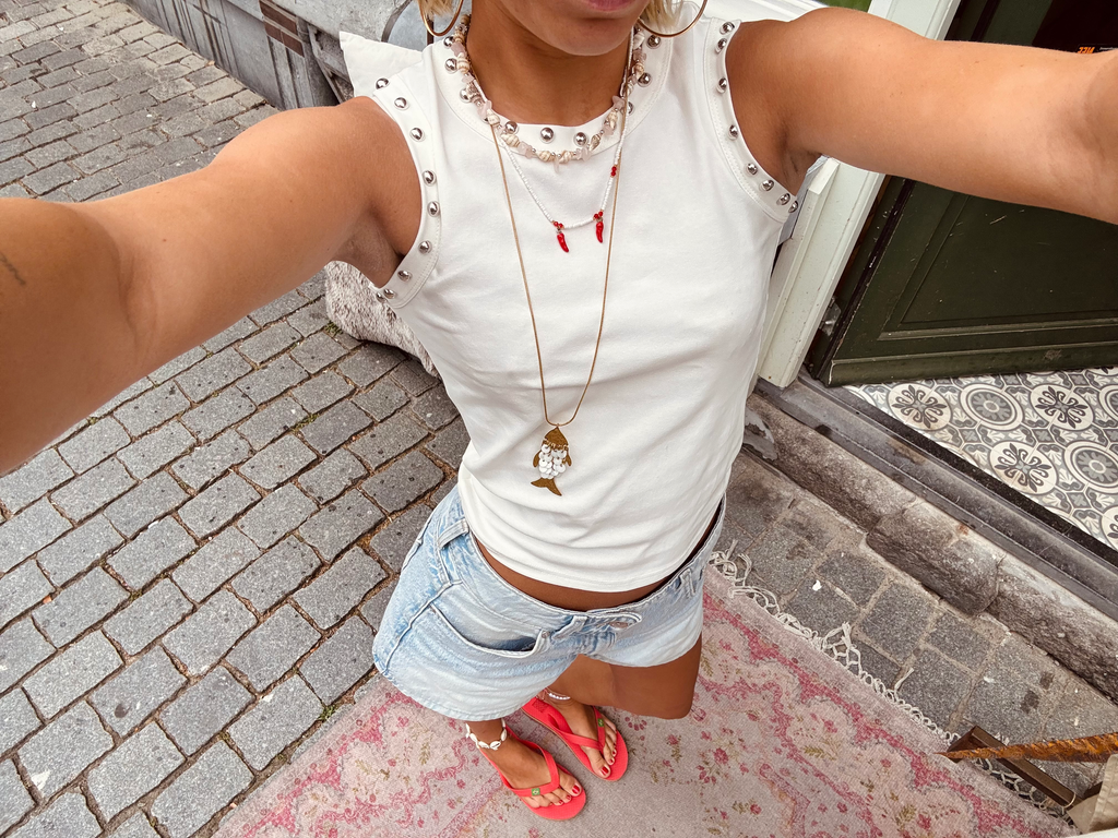 Stutted top white
